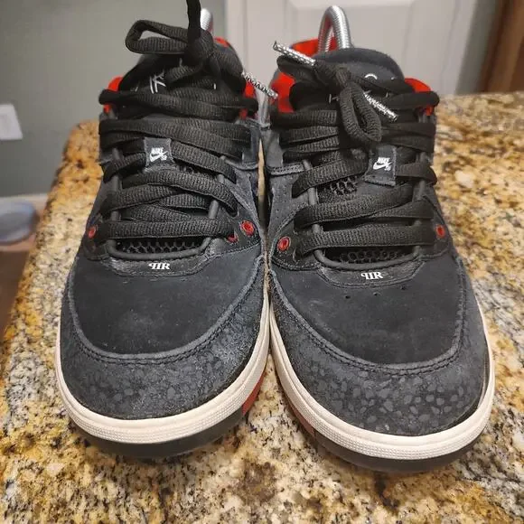 Nike SB Dunk Low Pro Sneakers Black/Red Size 10.5 ID 366620-001 Paul Rodriguez